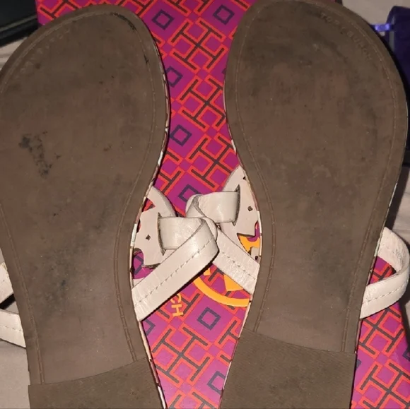 Tory Burch Cream Sandals with Iconic Medallion - Picture 2 of 3